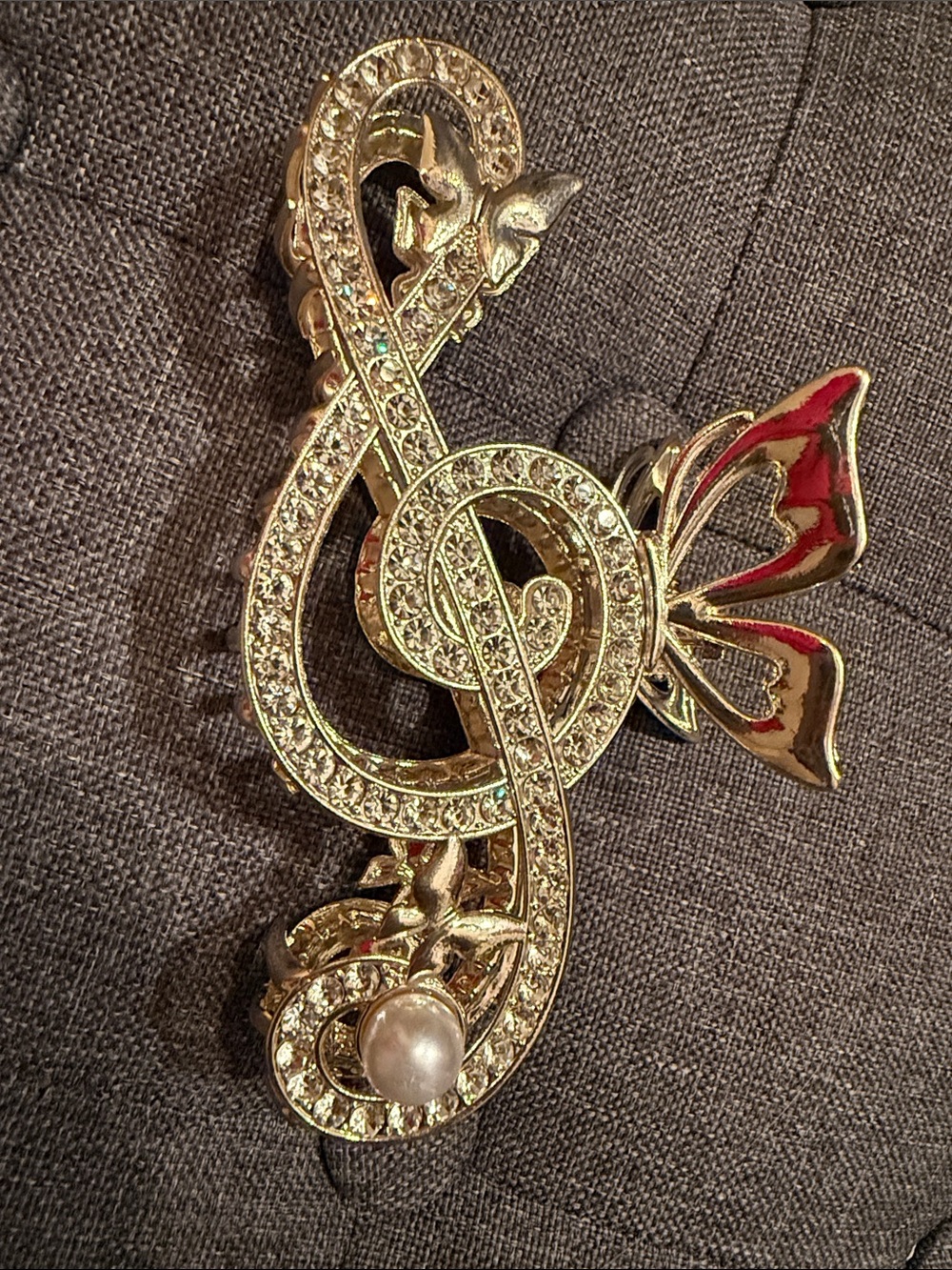 Treble clef hair claw clip